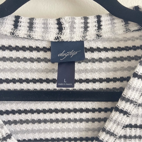 Daytrip Buckle Stripes V-Neck button up striped cardigan women’s size large - Picture 4 of 6